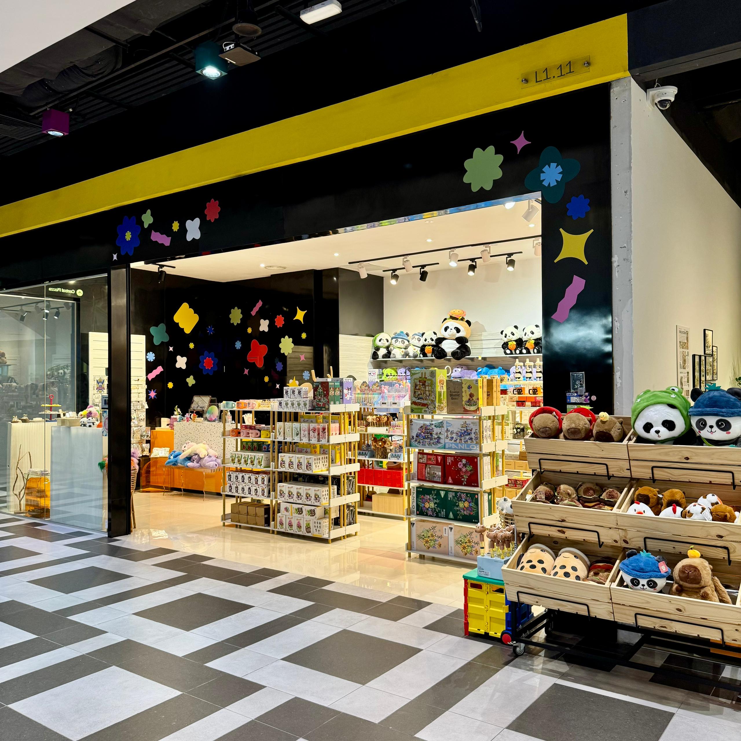 Dreamers's playground shop front 2